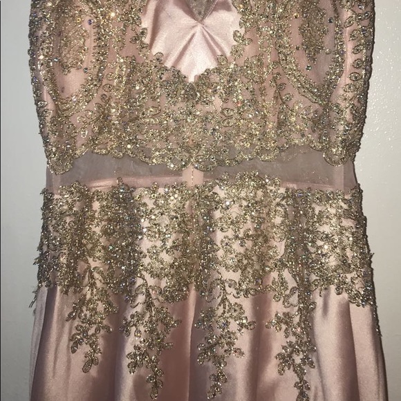 selling a dress worn once clean and nothing wrong - Picture 5 of 5